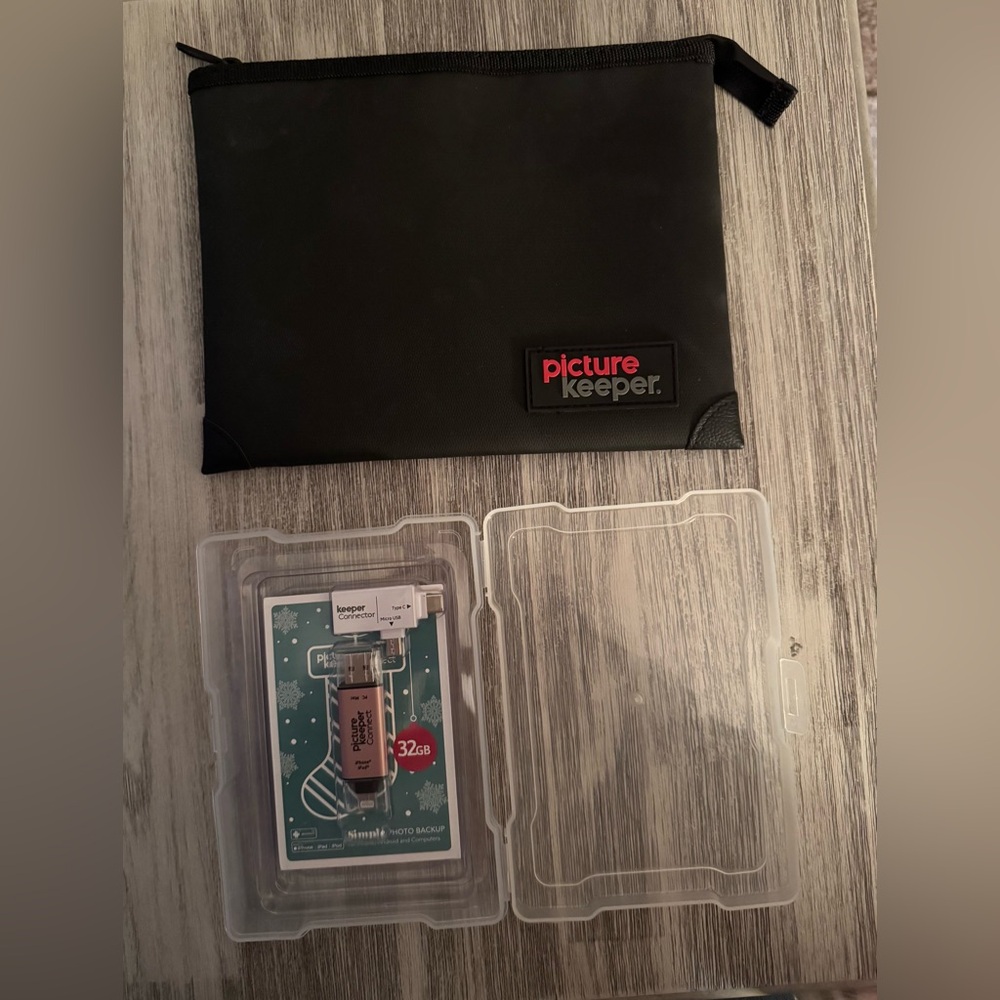 Picture Keeper Connect 32 GB Photo Backup System with Storage Pouch - NWT - Picture 4 of 5